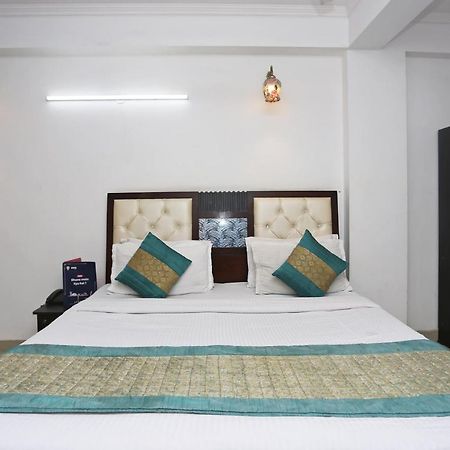 OYO 8253 Golden Heights Hotel New Delhi Eksteriør billede