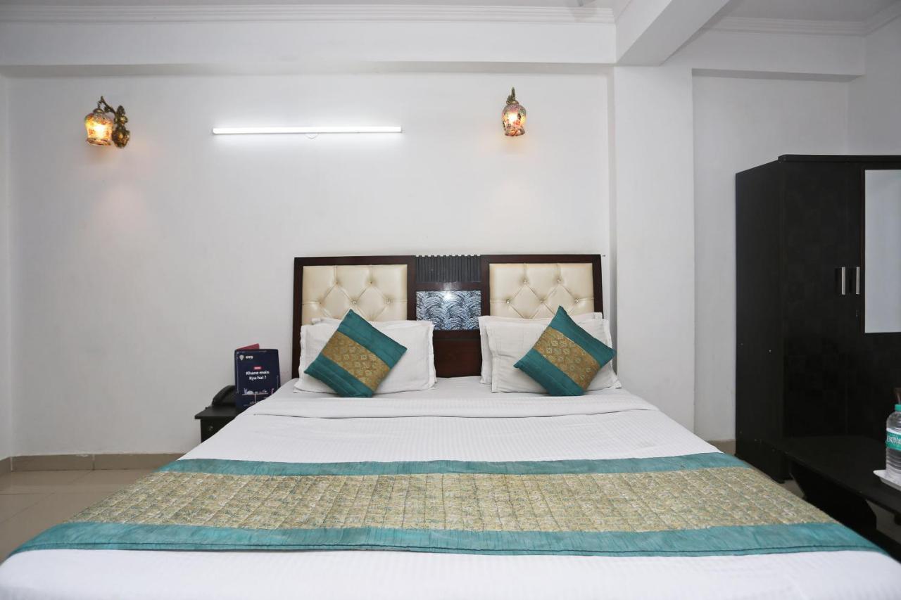 OYO 8253 Golden Heights Hotel New Delhi Eksteriør billede