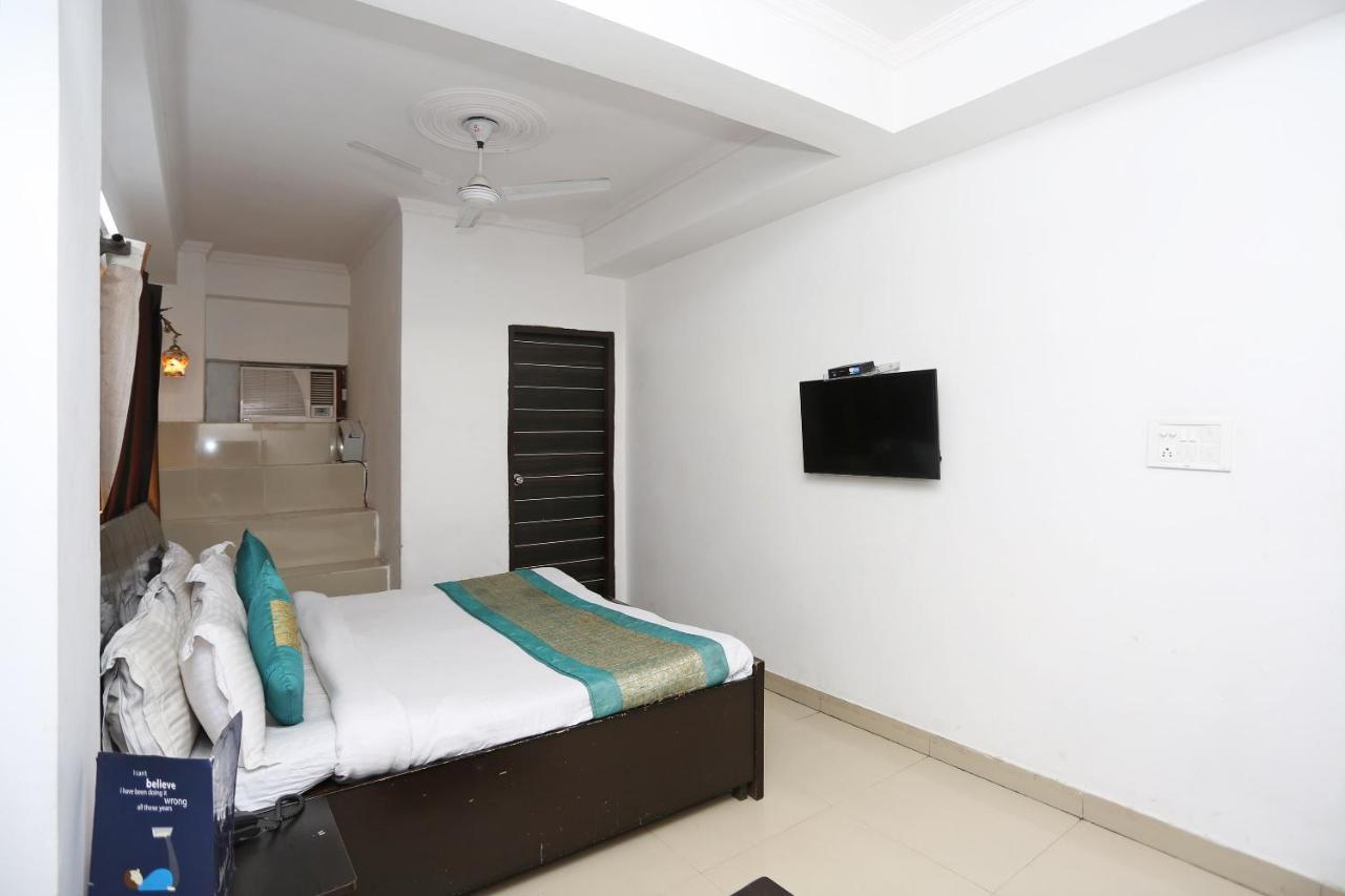 OYO 8253 Golden Heights Hotel New Delhi Eksteriør billede