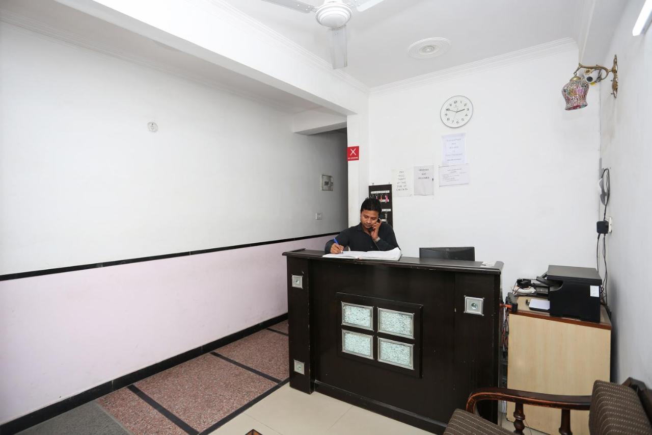 OYO 8253 Golden Heights Hotel New Delhi Eksteriør billede