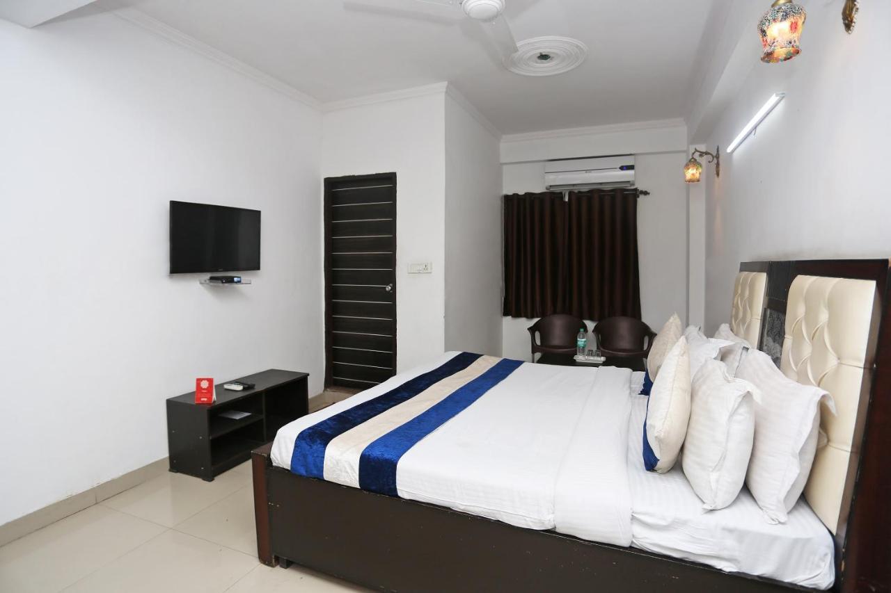 OYO 8253 Golden Heights Hotel New Delhi Eksteriør billede