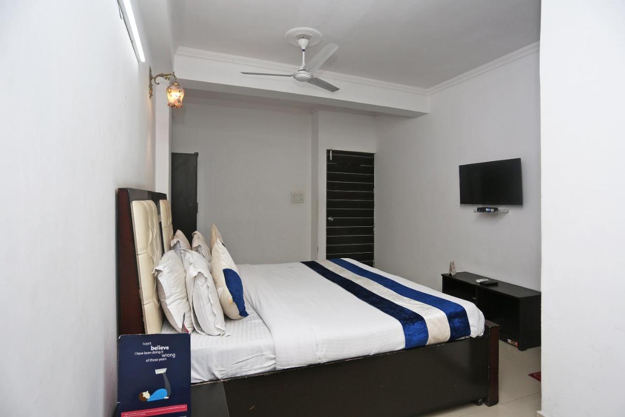 OYO 8253 Golden Heights Hotel New Delhi Eksteriør billede