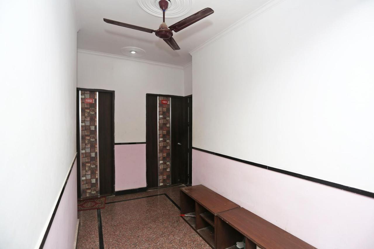 OYO 8253 Golden Heights Hotel New Delhi Eksteriør billede