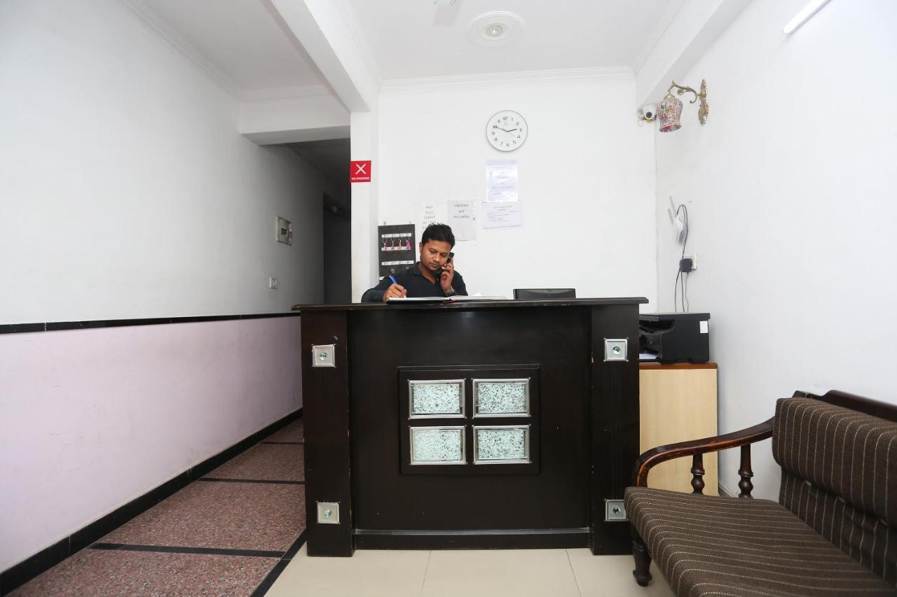 OYO 8253 Golden Heights Hotel New Delhi Eksteriør billede