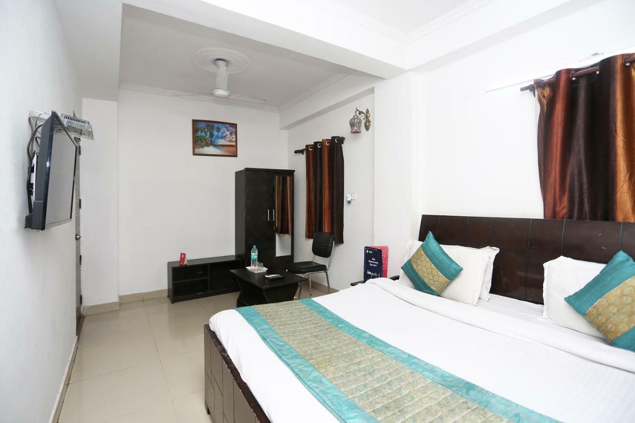 OYO 8253 Golden Heights Hotel New Delhi Eksteriør billede