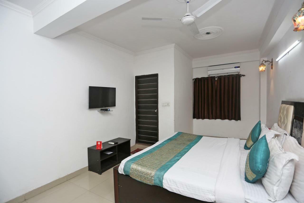 OYO 8253 Golden Heights Hotel New Delhi Eksteriør billede